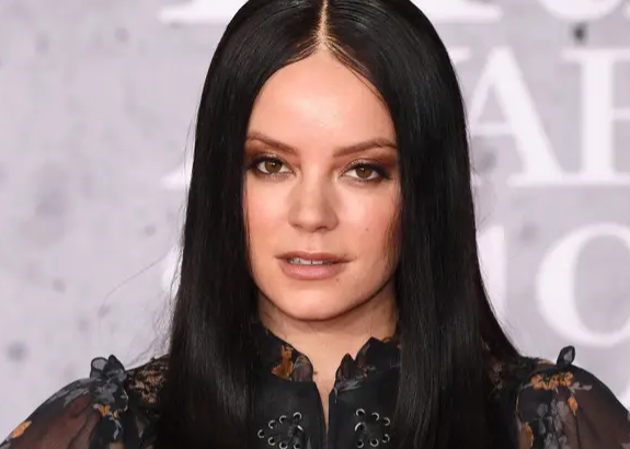 Top 11 Hollywood Stars Attacked by Stalkers: Justin Bieber Was Almost Castrated!