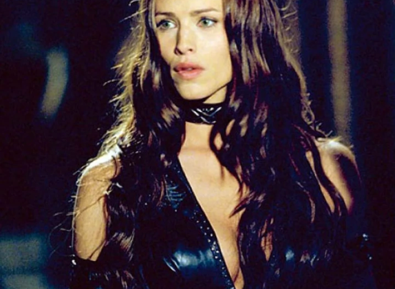 10 Hollywood Female Stars Forced to Wear Revealing Clothes: "They Forced Me to Wear a Bikini" 10 Hollywood Female Stars Forced to Wear Revealing Clothes: "They Forced Me to Wear a Bikini"