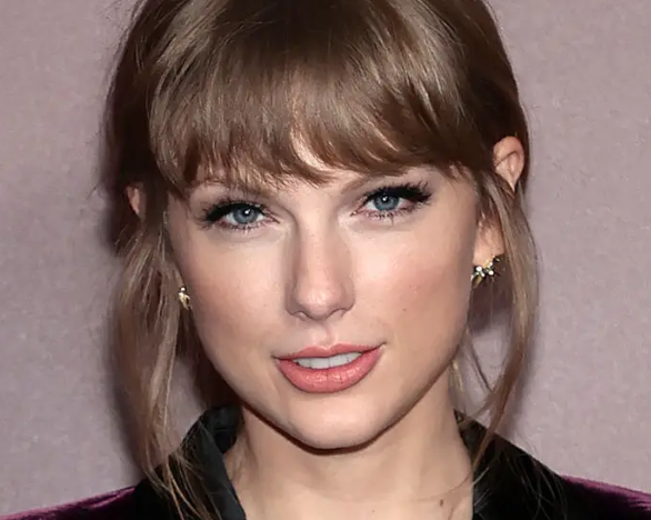 Top 11 Hollywood Stars Attacked by Stalkers: Justin Bieber Was Almost Castrated!